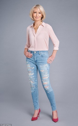 Как носить классическую рубашку с джинсами скинни весна: Классическая рубашка и джинсы скинни надежно обосновались в гардеробе многих девушек, помогая создавать сногсшибательные и стильные луки. В сочетании с этим нарядом прекрасно будут выглядеть ярко-розовые замшевые туфли. Когда зимнее время года сменяется весной, мы сбрасываем зимнюю одежду и начинаем поиски свежих и модных весенних трендов. Такое сочетание вещей поможет найти недостающее вдохновение.