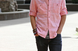 Какие джинсы носить с розовой рубашкой с длинным рукавом мужчине лето: Розовая рубашка с длинным рукавом и джинсы — неотъемлемые предметы в гардеробе молодых людей с классным чувством стиля. Такое сочетание точно поможет перенести изнуряющую летнюю жару.