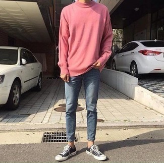 Какие джинсы носить с розовым свитером с круглым вырезом в 20 лет мужчине: Розовый свитер с круглым вырезом будет выглядеть отлично с джинсами. Очень подходяще здесь будут смотреться черно-белые низкие кеды из плотной ткани.