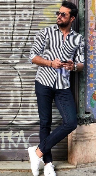 Мужская бело-темно-синяя рубашка с длинным рукавом в вертикальную полоску от Burberry