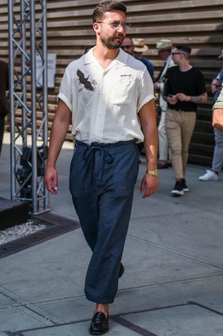 Мужская белая рубашка с коротким рукавом с вышивкой от Moschino