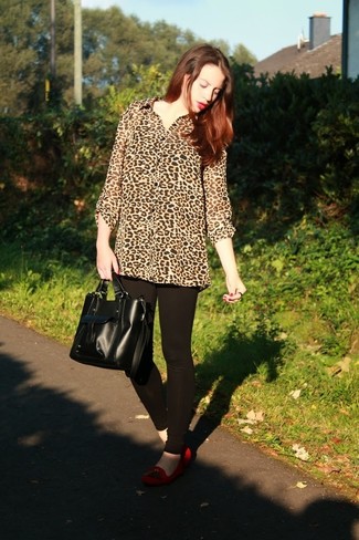 Светло-коричневая блуза на пуговицах с леопардовым принтом от Dolce & Gabbana