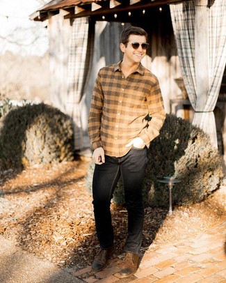 С чем носить светло-коричневую фланелевую рубашку с длинным рукавом в клетку в 30 лет мужчине: Светло-коричневая фланелевая рубашка с длинным рукавом в клетку и черные джинсы — необходимые вещи в гардеробе современного джентльмена. Теперь почему бы не добавить в этот лук на каждый день толику стильной строгости с помощью коричневых кожаных туфель дерби?