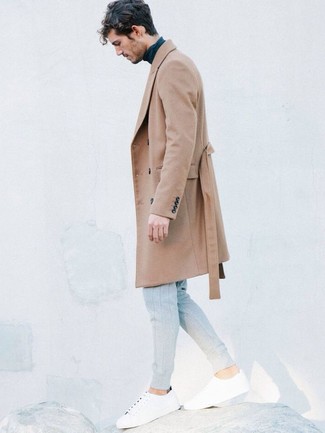 Светло-коричневое длинное пальто от Salvatore Ferragamo