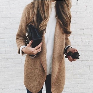 Какие узкие брюки носить с светло-коричневым пальто в 30 лет весна: Сочетание светло-коричневого пальто и узких брюк позволит создать утонченный и актуальный образ. Чем не идеальный лук на весну?