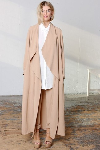 Женское светло-коричневое пальто дастер от Victoria Beckham