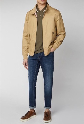 Как носить низкие кеды с бомбером в 30 лет мужчине осень: Бомбер и темно-синие джинсы — неотъемлемые предметы в гардеробе джентльменов с чувством стиля. Вкупе с этим образом органично будут выглядеть низкие кеды. Остановив выбор на таком осеннем образе, будь уверен, ты будешь выглядеть безупречно.