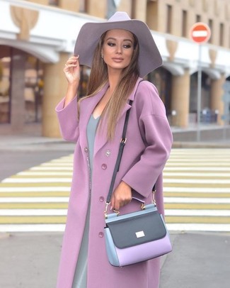 С чем носить светло-фиолетовое пальто женщине: Светло-фиолетовое пальто и серое платье-футляр — необходимые вещи в арсенале дам с чувством стиля.