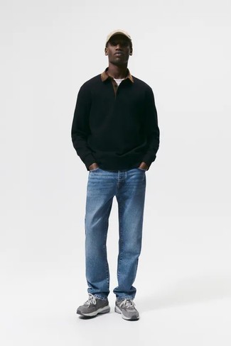 Какие кроссовки носить с синими джинсами в 30 лет мужчине: Комбо из темно-зеленого свитера с воротником поло и синих джинсов — чудесный пример непринужденного офисного стиля для джентльменов. Тебе нравятся дерзкие решения? Заверши свой ансамбль кроссовками.