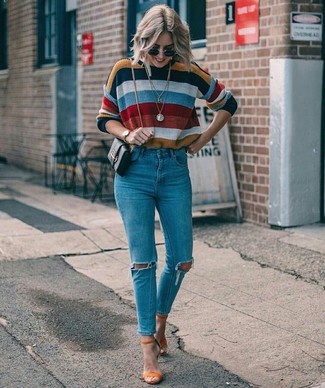 Как носить свитер с круглым вырезом с джинсами скинни в 30 лет осень в стиле кэжуал: Свитер с круглым вырезом и джинсы скинни — замечательная формула для воплощения приятного и несложного наряда. Оранжевые замшевые босоножки на каблуке — хороший вариант, чтобы завершить лук. Если хочешь выглядеть по-осеннему ярко и стильно, обязательно возьми этот наряд на заметку.