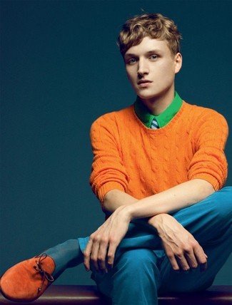 Какие лоферы носить с оранжевым свитером с круглым вырезом в 20 лет мужчине: Оранжевый свитер с круглым вырезом и синие брюки чинос — прекрасный выбор для вечера в кругу друзей. Боишься выглядеть неаккуратно? Заверши этот лук лоферами.