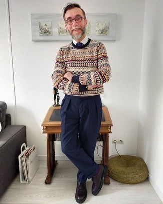 Как носить классические брюки с классической рубашкой за 50 лет мужчине весна в деловом стиле: Классическая рубашка и классические брюки — превосходный пример элегантного стиля. Тебе нравятся смелые решения? Тогда дополни свой образ темно-пурпурными кожаными брогами. Когда на смену зиме приходит теплая весна, такое сочетание становится в ходу у многих джентльменов.