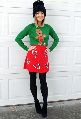 С чем носить зеленый свитер в 30 лет женщине осень: Зеленый свитер и красная шерстяная мини-юбка — стильный выбор девчонок, которые никогда не сидят на месте. Черные замшевые ботильоны станут классным дополнением к твоему образу. Разве это не чудесная идея на весенне-осенний период?