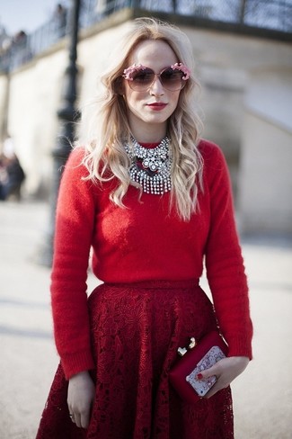 С чем носить красную кружевную юбку: Красный свитер с круглым вырезом в сочетании с красной кружевной юбкой поможет подчеркнуть твой запоминающийся личный стиль и выделиться из общей массы.