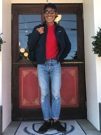 С чем носить красный свитер с круглым вырезом мужчине весна: Красный свитер с круглым вырезом и голубые джинсы прочно обосновались в гардеробе современных парней, позволяя создавать выразительные и практичные луки. Закончив ансамбль черными замшевыми оксфордами, можно получить потрясающий результат. Нам нравится такой образ на тот сезон, когда термометр начинает показывать более комфортные температуры.