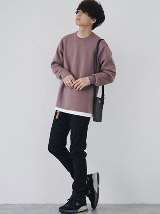 С чем носить брюки подросткам мужчине: В сочетании друг с другом пурпурный свитер с круглым вырезом и брюки выглядят весьма удачно. Черно-белые кроссовки — прекрасный выбор, чтобы закончить образ.