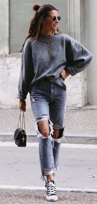 С чем носить серые джинсы женщине: Серый свободный свитер и серые джинсы — превосходный образ для девчонок, которые всегда в движении. В качестве обуви сюда напрашиваются черно-белые низкие кеды из плотной ткани.