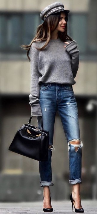 Какие свободные свитера носить с темно-синими джинсами: Свободный свитер и темно-синие джинсы — выбор модниц, которые постоянно в движении. Пара черных кожаных туфель позволит сделать лук более цельным.