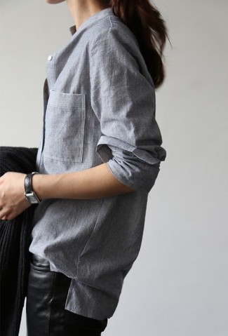 С чем носить черные часы женщине: Серая классическая рубашка и черные часы — классная формула для воплощения стильного и удобного ансамбля.