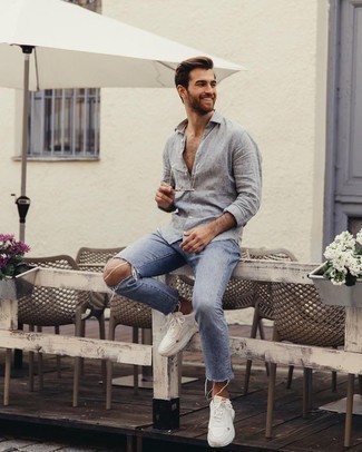 Какие джинсы носить с серой рубашкой с длинным рукавом в 30 лет мужчине лето в спортивном стиле: Если этот день тебе предстоит провести в движении, сочетание серой рубашки с длинным рукавом и джинсов позволит создать функциональный лук в стиле кэжуал. Заверши образ белыми кроссовками, если не хочешь, чтобы он получился слишком претенциозным. Подобное сочетание вещей уж точно поможет перенести изнурительный летний зной.
