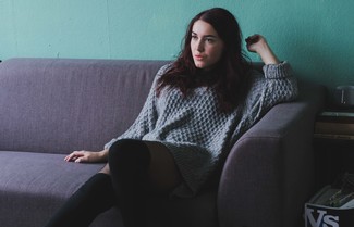 Серое вязаное платье-свитер от New Look