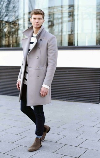 Какие длинные пальто носить с темно-коричневыми ботинками челси подросткам в стиле смарт-кэжуал: Длинное пальто и темно-синие джинсы — вариант, который будет непременно притягивать дамские взоры. Любители модных экспериментов могут закончить образ темно-коричневыми ботинками челси, тем самым добавив в него чуточку изысканности.