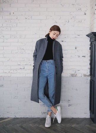 Какие низкие кеды носить с серым пальто женщине в холод: Серое пальто и голубые джинсы — отличный наряд, если ты ищешь простой, но в то же время стильный лук. Любительницы незаезженных сочетаний могут завершить лук низкими кедами.