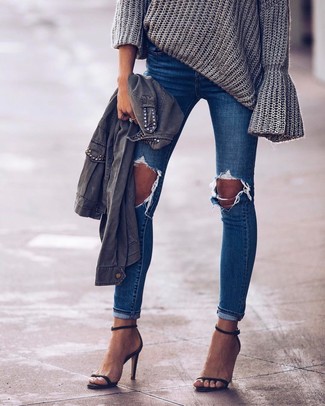 Как носить анорака с джинсами в 20 лет женщине: Если день обещает быть сумасшедшим, сочетание анорака и джинсов позволит составить удобный лук в стиле casual. В тандеме с этим нарядом наиболее выгодно выглядят черные кожаные босоножки на каблуке.