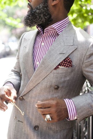 Модный лук: серый двубортный пиджак, пурпурная классическая рубашка в вертикальную полоску, темно-красный нагрудный платок в горошек