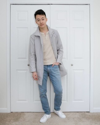 Какие джинсы носить с белыми низкими кедами мужчине: Серый дождевик и джинсы будут великолепно смотреться в стильном гардеробе самых требовательных молодых людей. Если говорить об обуви, белые низкие кеды являются классным выбором.