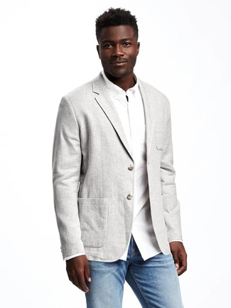 С чем носить серый льняной пиджак в 20 лет мужчине: Серый льняной пиджак в паре с голубыми джинсами позволит выразить твою индивидуальность и выделиться из серой массы.