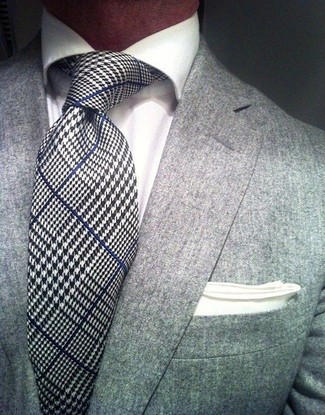С чем носить белый галстук мужчине: Несмотря на то, что этот лук выглядит достаточно выдержанно, тандем серого пиджака и белого галстука приходится по вкусу стильным мужчинам, пленяя при этом сердца прекрасных дам.