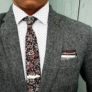 С чем носить черный галстук с цветочным принтом мужчине в стиле смарт-кэжуал: Сочетание серого шерстяного пиджака и черного галстука с цветочным принтом поможет создать модный и мужественный образ.