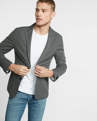 Как носить серый пиджак с синими джинсами в 20 лет мужчине: Тандем серого пиджака и синих джинсов позволит выглядеть по моде, а также подчеркнуть твою индивидуальность.