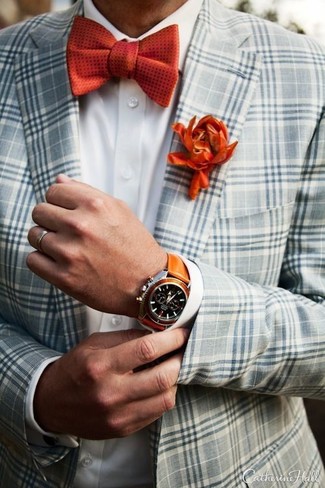 С чем носить темно-красный галстук-бабочку в горошек в 30 лет мужчине в стиле смарт-кэжуал: Если в одежде ты делаешь ставку на удобство и практичность, серый пиджак в шотландскую клетку и темно-красный галстук-бабочка в горошек — классный вариант для расслабленного повседневного мужского лука.