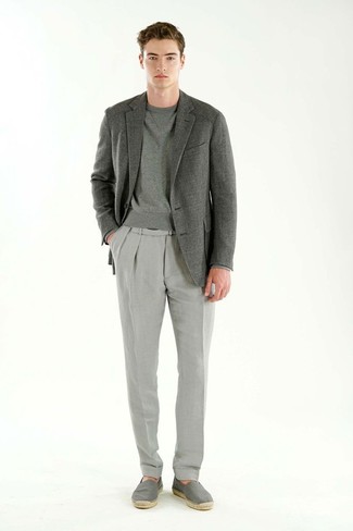 Какие эспадрильи носить с серым пиджаком в 30 лет мужчине: Сочетание серого пиджака и серых классических брюк — воплощение элегантного стиля. Эспадрильи создадут легкое настроение.
