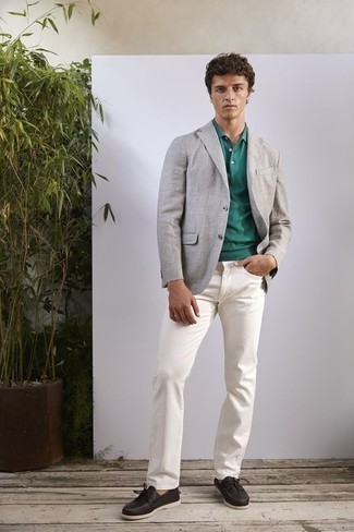Какие пиджаки носить с белыми джинсами в 30 лет мужчине лето: Пиджак и белые джинсы — обязательные вещи в арсенале джентльменов с отменным вкусом в одежде. Черные кожаные топсайдеры обеспечат удобство в течение всего дня. Весьма подходящий выбор на жаркую летнюю погоду.