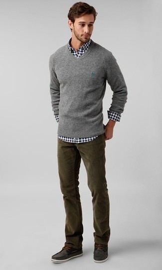 Мужской серый свитер с v-образным вырезом от Hugo Boss