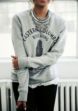 Женский серый свитер с круглым вырезом с принтом от Chinti & Parker
