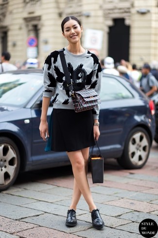 Женский серый свитер с круглым вырезом с принтом от Valentino