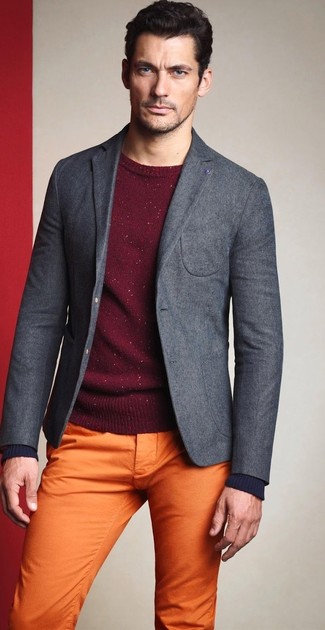 Какие пиджаки носить с темно-красным свитером с круглым вырезом мужчине: Если ты из той категории парней, которые любят одеваться с иголочки, тебе придется по вкусу сочетание пиджака и темно-красного свитера с круглым вырезом.
