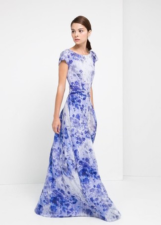 Темно-синее вечернее платье с цветочным принтом от PrettyLittleThing