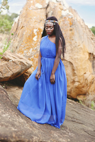 С чем носить синее платье: Для воплощения элегантного вечернего образа прекрасно подойдет синее платье.