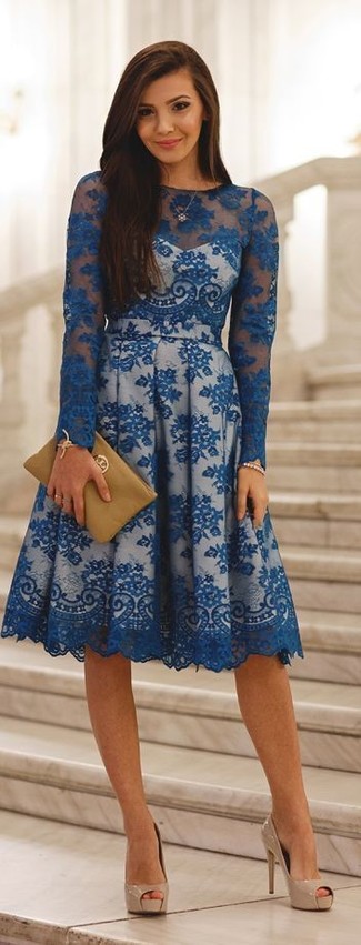 Синее кружевное платье с плиссированной юбкой от Elise Ryan
