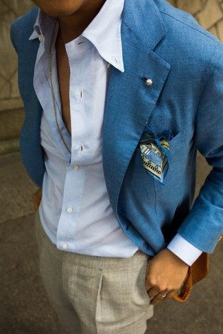 С чем носить льняной пиджак мужчине: Льняной пиджак в сочетании с серыми классическими брюками — чудесный пример элегантного мужского стиля.