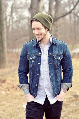 С чем носить оливковую шапку в 30 лет мужчине в стиле кэжуал: Синяя джинсовая куртка и оливковая шапка помогут создать легкий и комфортный образ для выходного в парке или вечера в шумном заведении с друзьями.