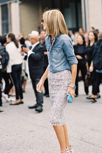 С чем носить юбку в деловом стиле: Несмотря на свою простоту, сочетание синей джинсовой рубашки и юбки продолжает завоевывать сердца многих модниц.
