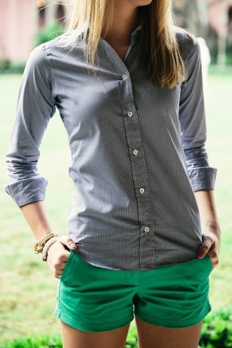 Как носить классическую рубашку с шортами женщине в стиле смарт-кэжуал: Классическая рубашка и шорты — неотъемлемые элементы в гардеробе барышень с хорошим вкусом в одежде.