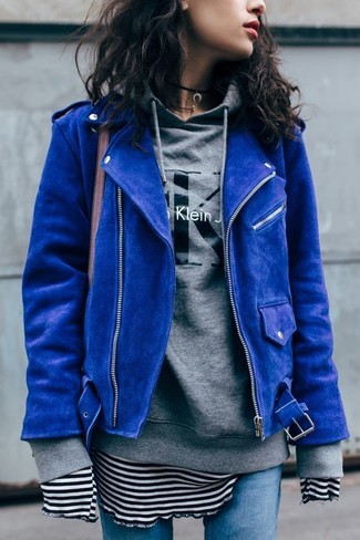 С чем носить синюю верхнюю одежду в 30 лет женщине в прохладную погоду в стиле кэжуал: Синяя верхняя одежда и синие джинсы скинни — неотъемлемые элементы в гардеробе барышень с превосходным вкусом в одежде.