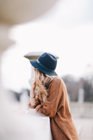 С чем носить черную шерстяную шляпу в 30 лет женщине осень: Такое простое и практичное сочетание базовых вещей, как табачное платье-свитер и черная шерстяная шляпа, полюбится девчонкам, которые любят проводить дни в постоянном движении. Если хочешь выглядеть на все сто и по-осеннему эффектно, определенно нужно взять этот лук на заметку.